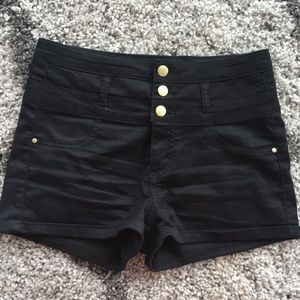 Refuge Black Shorts Size 6